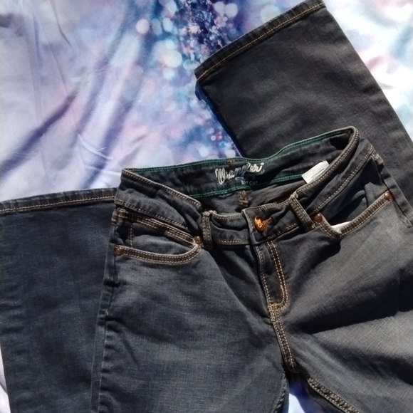 Wrangler Jeans - Picture 9 of 16